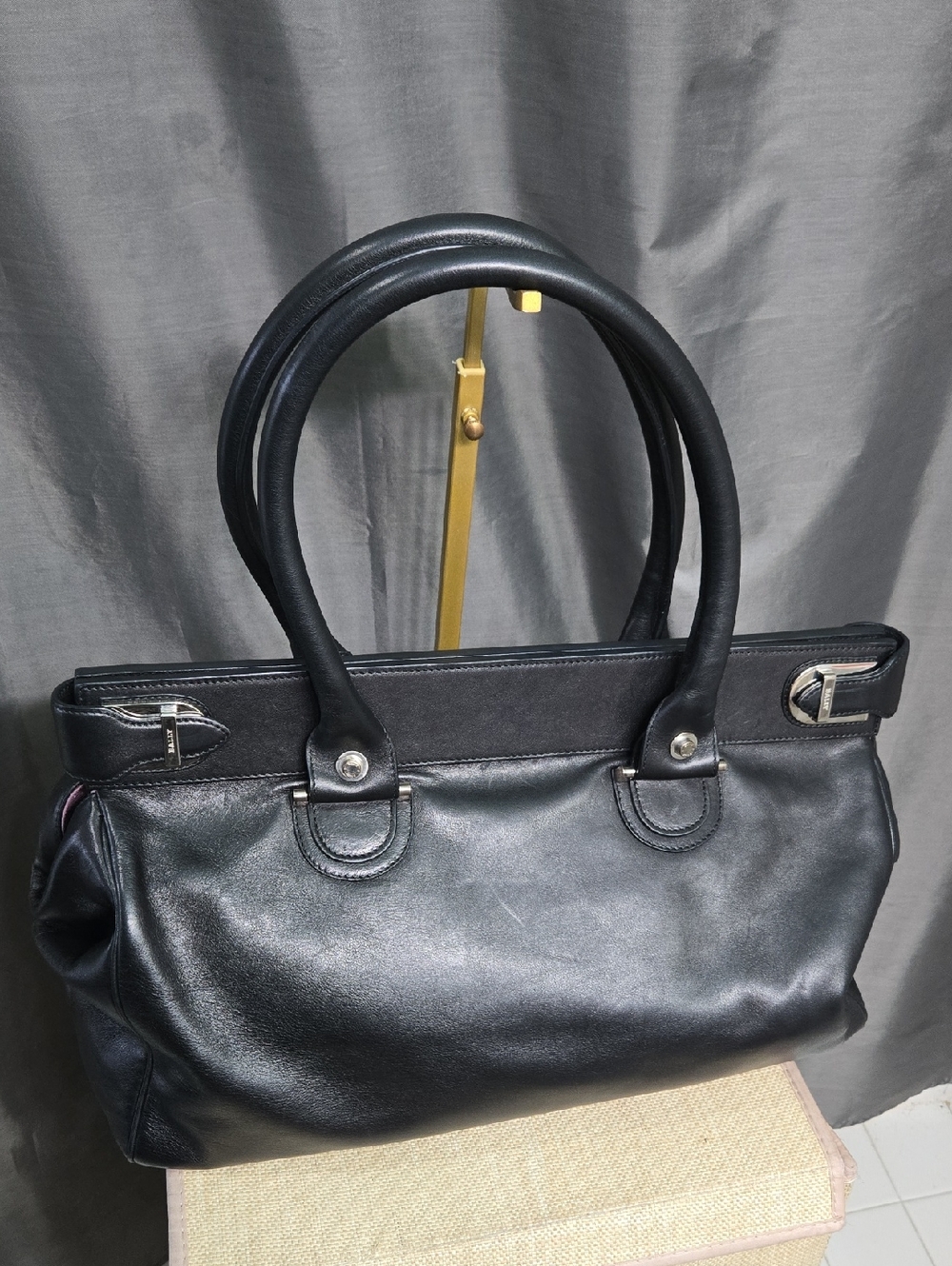 Bally Like-new Black Leather Shoulder Tote